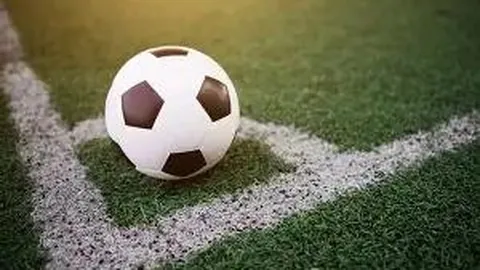 传奇射手再现锋芒！萨卡连续四战热刺，进球盛宴不断，一骑绝尘成德比杀手传奇！