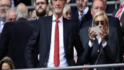 法丹首轮对决法国1-2不敌丹麦，姆巴佩受伤退场本泽马无力回天